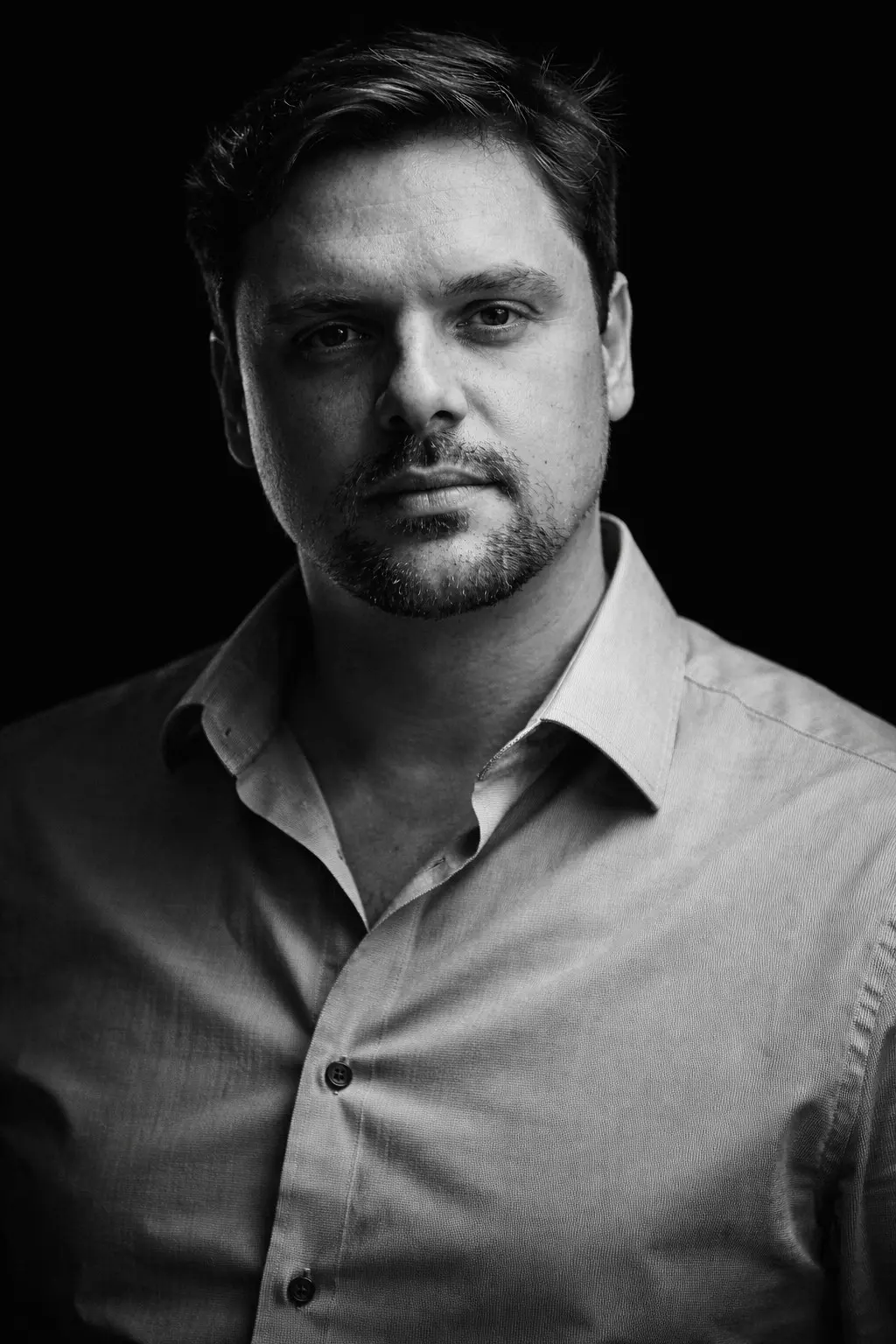 Gustavo Trevisan em retrato preto e branco